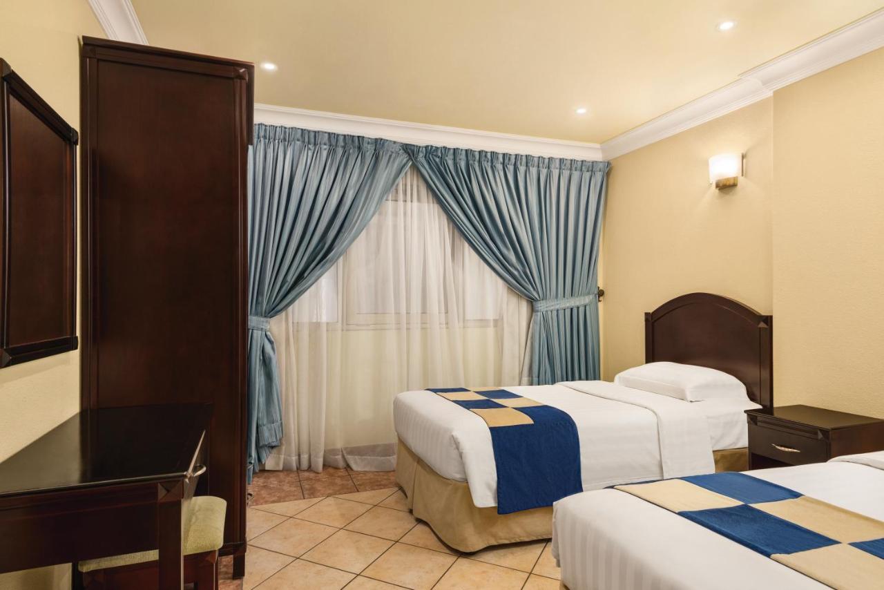 Howard Johnson Dammam Hotel Exterior photo