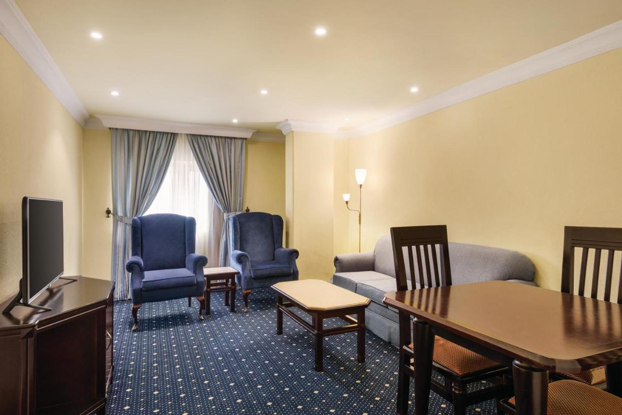 Howard Johnson Dammam Hotel Exterior photo