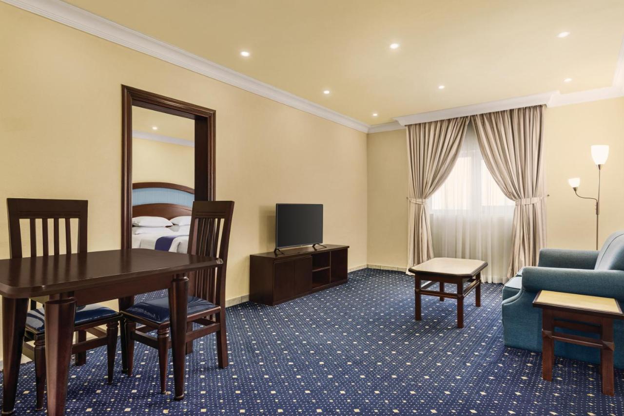 Howard Johnson Dammam Hotel Exterior photo
