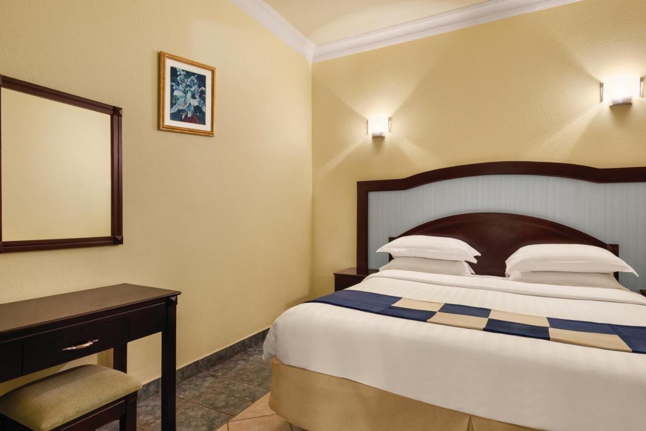 Howard Johnson Dammam Hotel Exterior photo