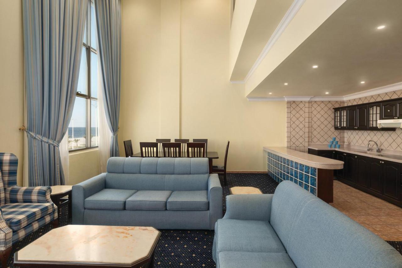 Howard Johnson Dammam Hotel Exterior photo